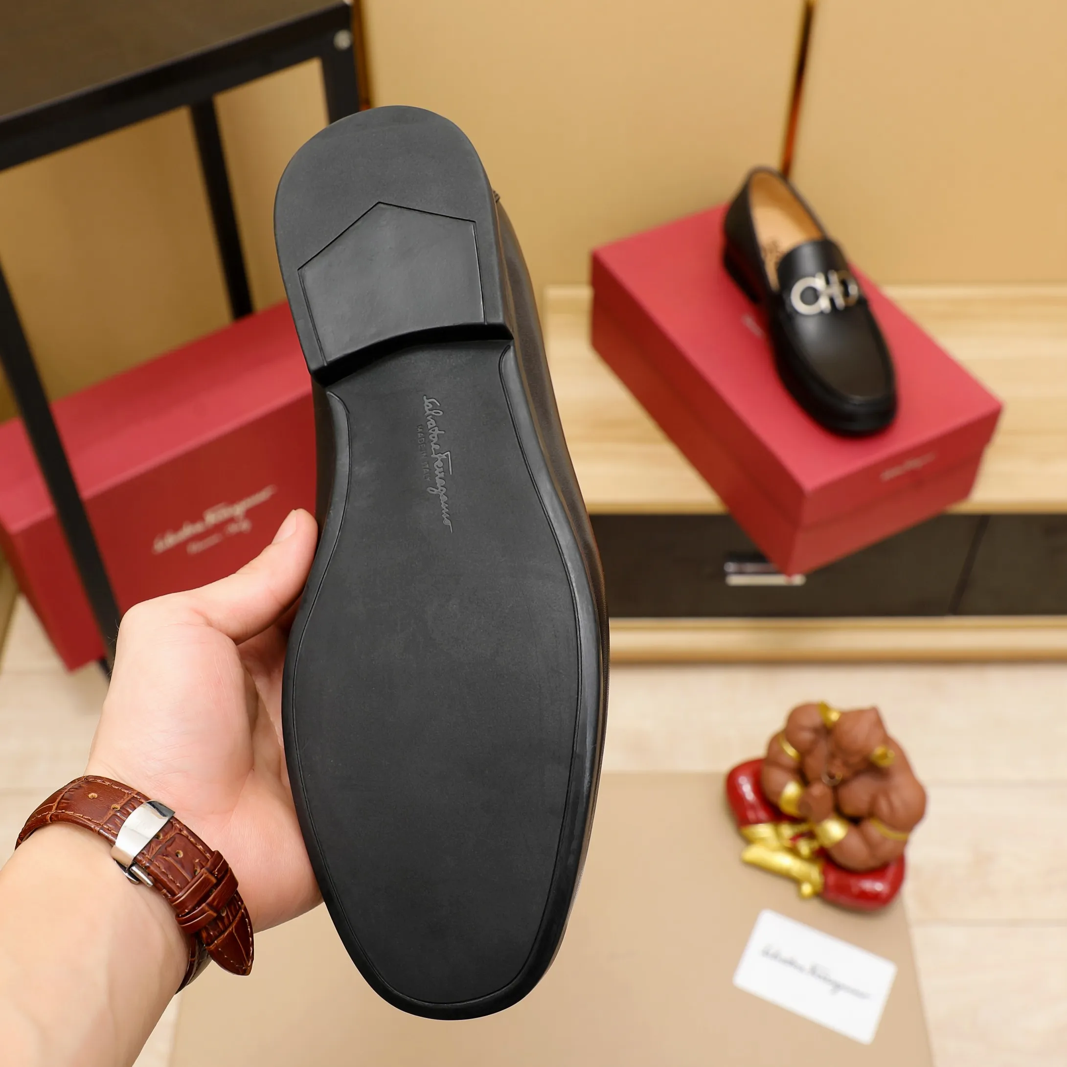 Men's clothing and shoes 💰460 🔥Ferragamo's new men's casual slip-on shoes🇨🇳Official website original 1:1 mold opening, original quality💯Fine workmanship, high-end luxury☘The upper is made of imported Italian first-layer cowhide🌴Luxury🐂leather lining🍓Rubber wear-resistant and non-slip outsole, breathable and comfortable to wear🍍The first choice for high-end men, black, size 38-45